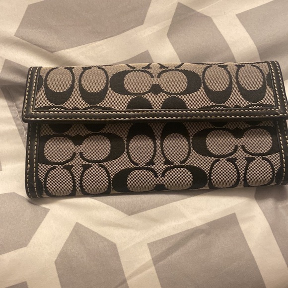 Brand new coach wallet - Picture 3 of 4